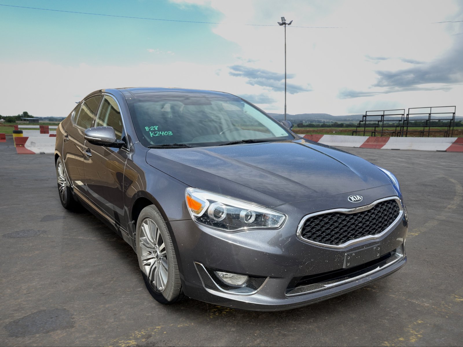 Used 2016 Kia Cadenza Premium w/ Luxury Plus Package FWD image 2