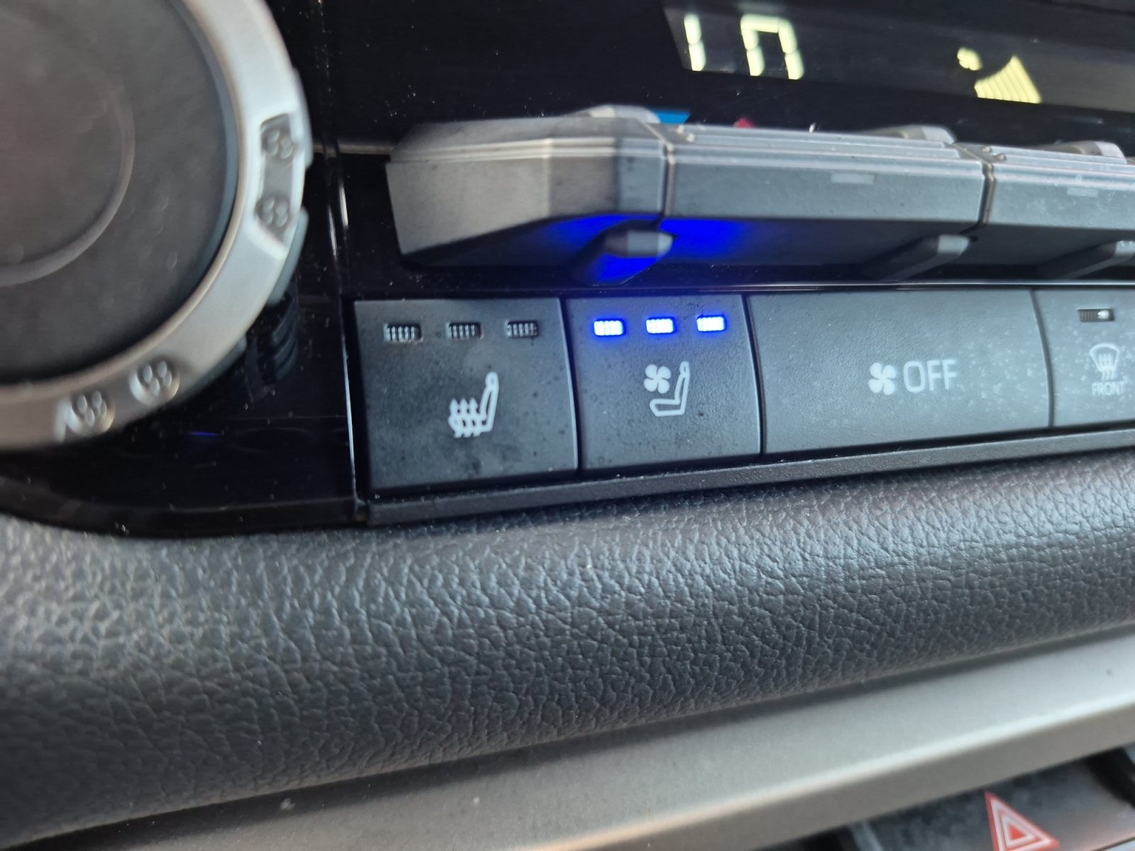 Certified 2025 Toyota Tundra Limited AWD/4WD image 34