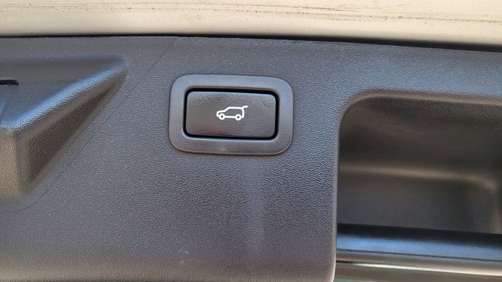 Used 2018 Land Rover Discovery Sport HSE image 13