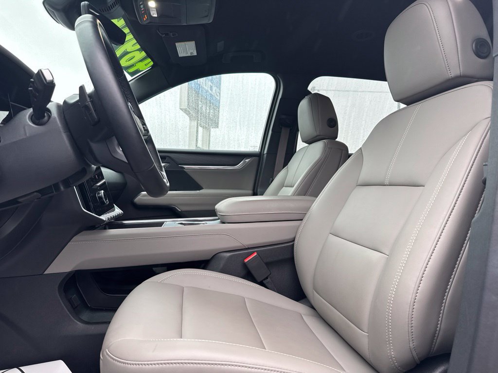 Used 2026 GMC Acadia Elevation w/ Elevation Premium Package AWD/4WD image 19