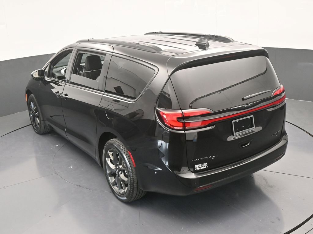 Used 2024 Chrysler Pacifica Limited w/ S Appearance Package image 59