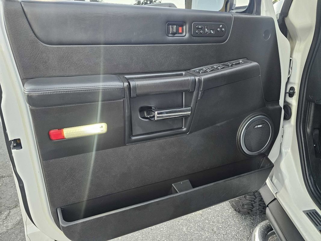 Used 2005 HUMMER H2 w/ Preferred Equipment Group image 6