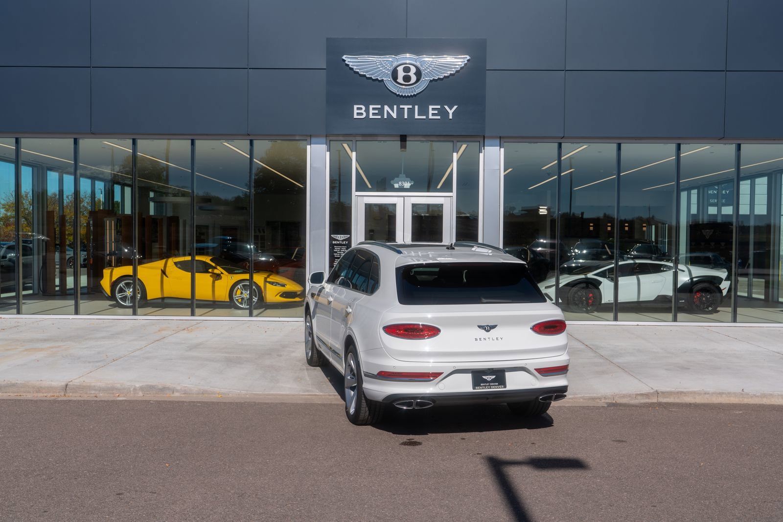 Used 2025 Bentley Bentayga image 11