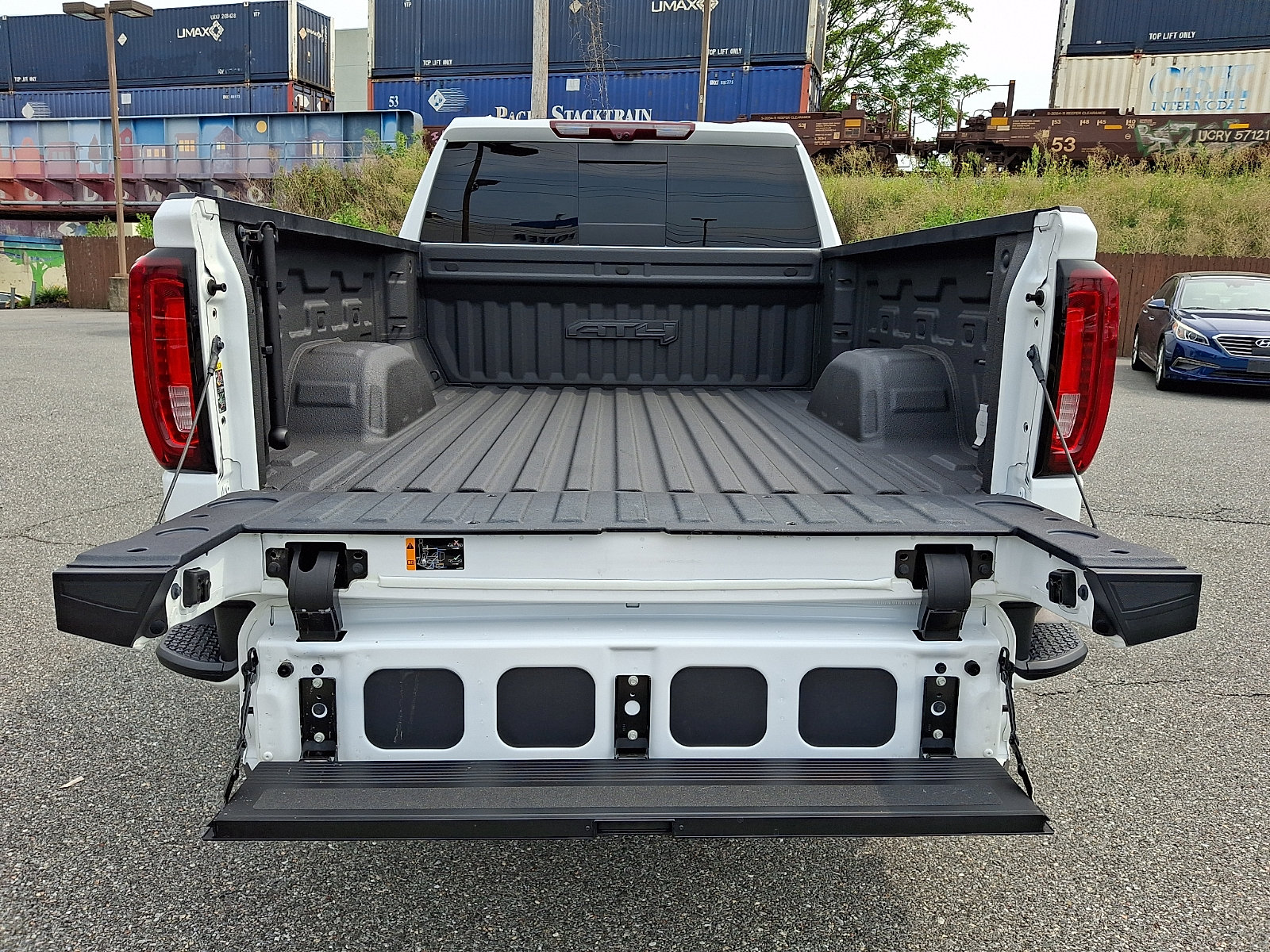 Certified 2024 GMC Sierra 1500 AT4 w/ Technology Package AWD/4WD image 31