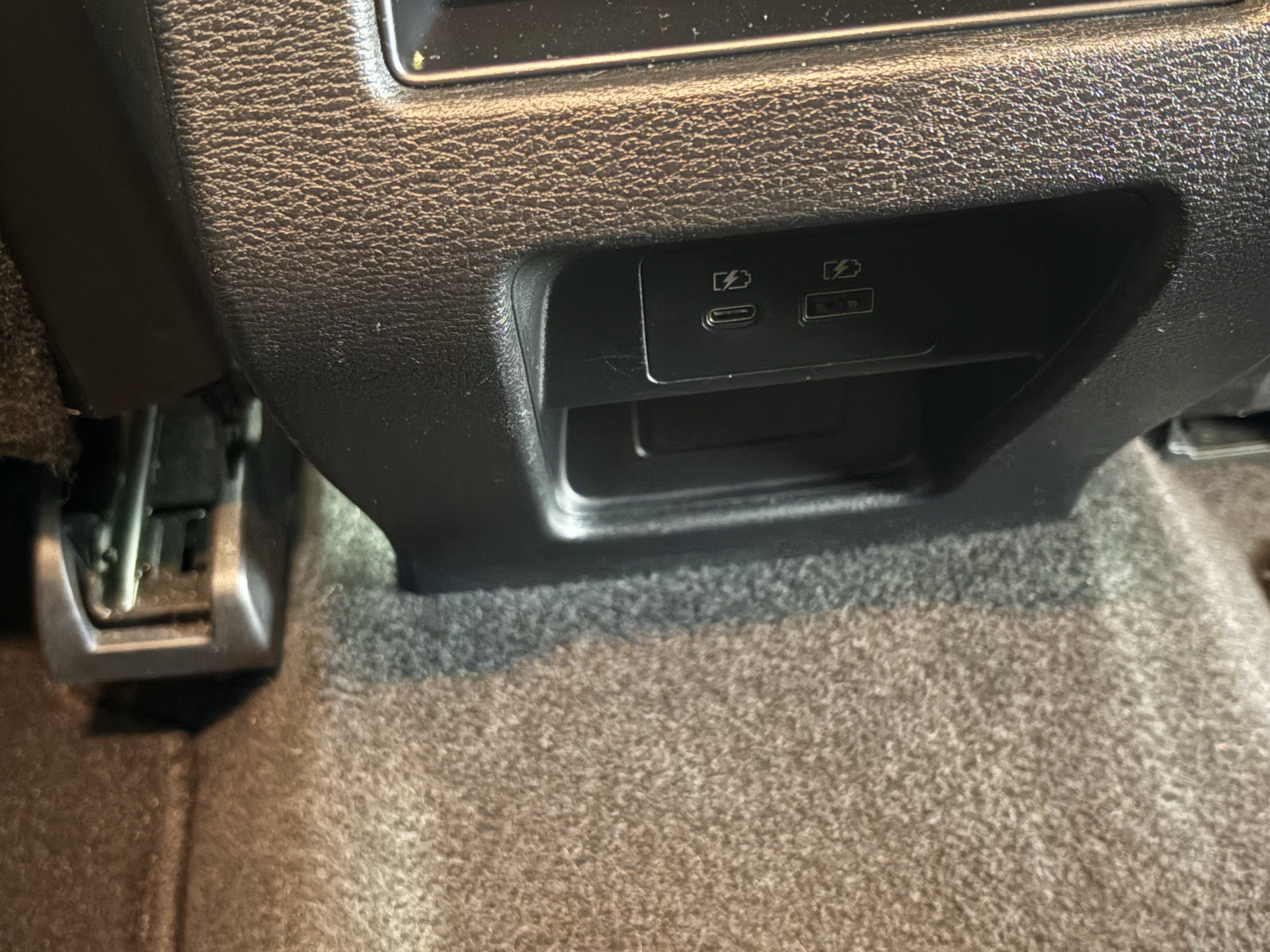 Used 2024 Mitsubishi Outlander SE Black Edition image 43
