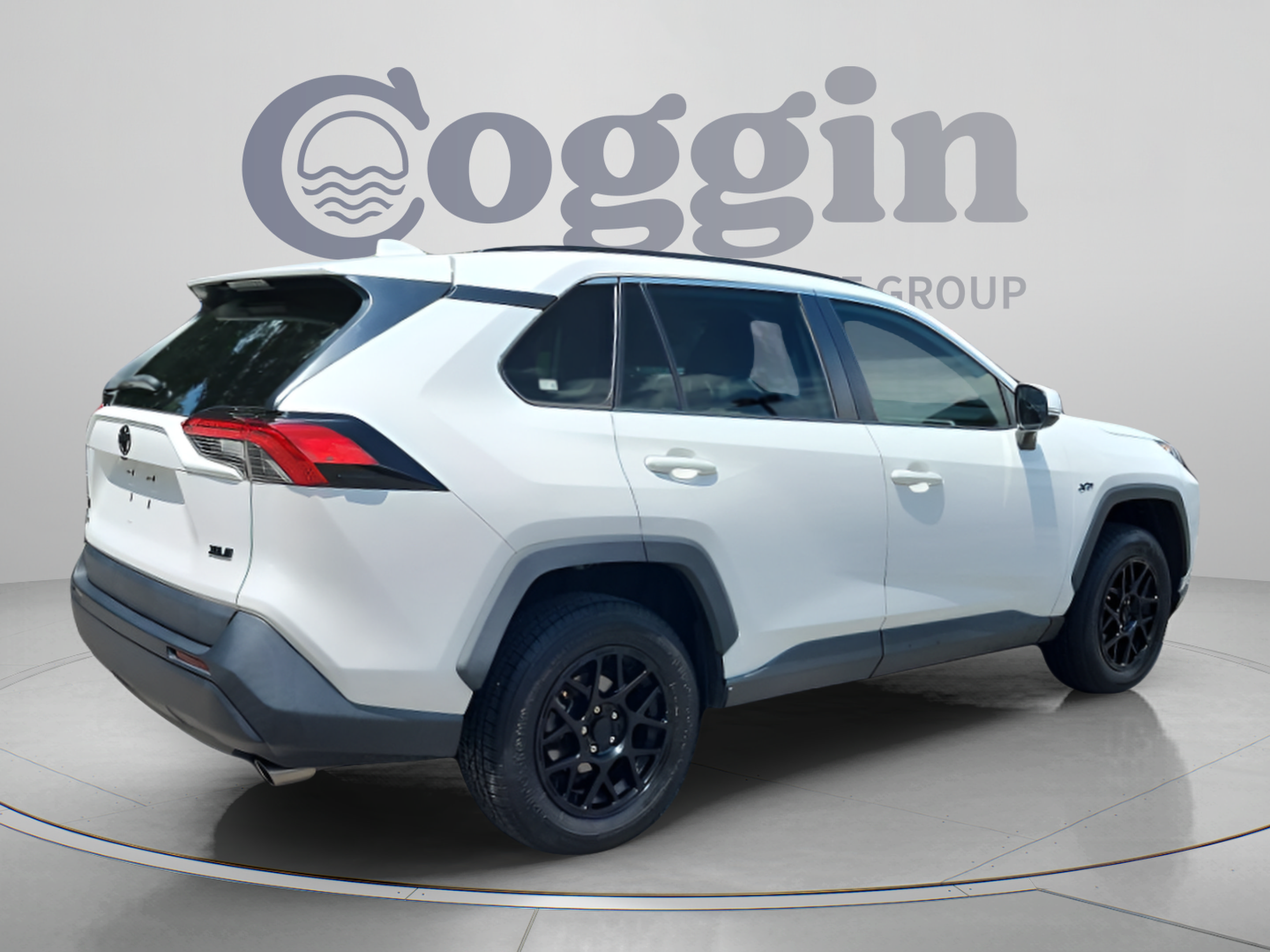 Used 2021 Toyota RAV4 XLE FWD image 5