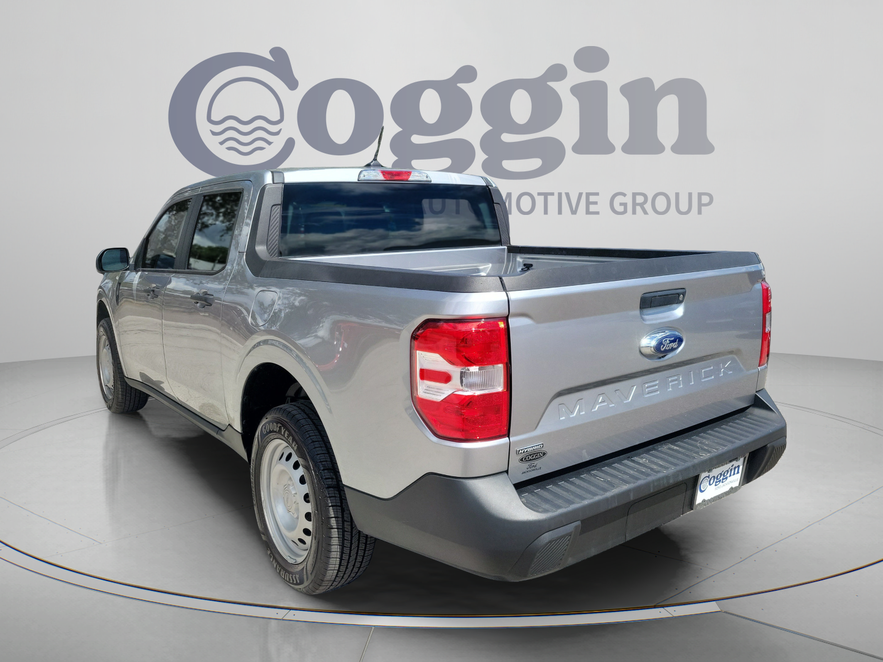 Used 2023 Ford Maverick XL FWD image 2