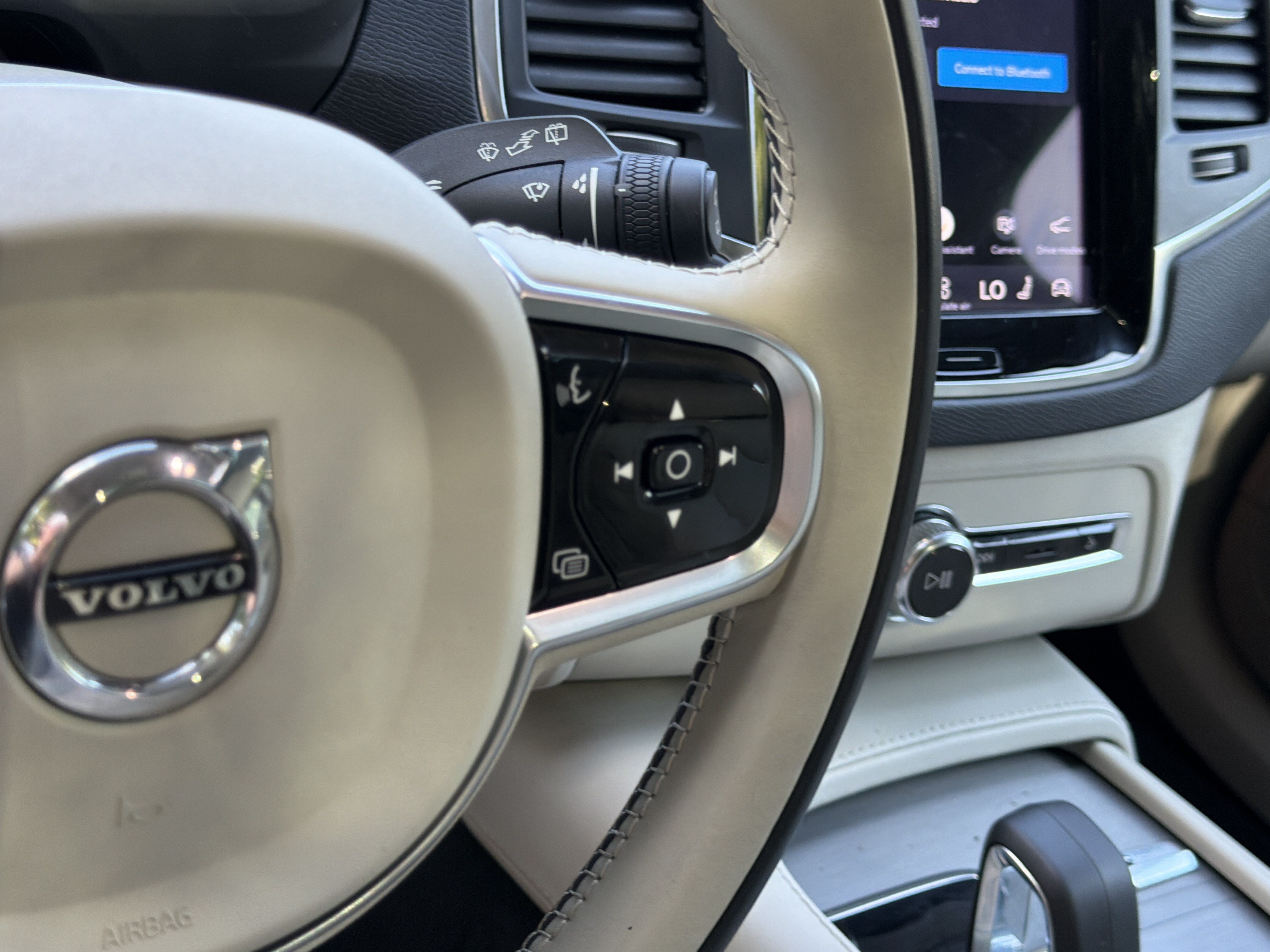 Certified 2023 Volvo XC90 B5 Core w/ Protection Package Premier AWD/4WD image 20