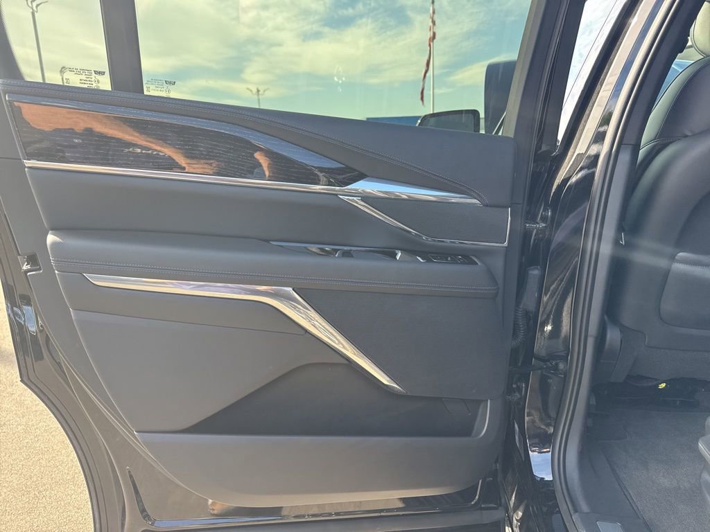 Used 2025 Cadillac Escalade IQ Luxury 1 AWD/4WD image 29