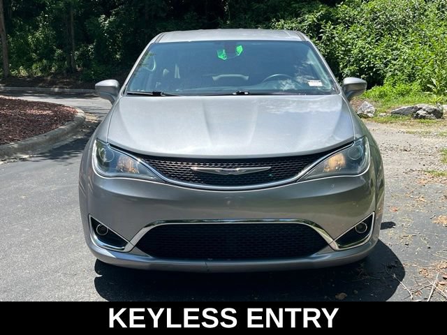 Used 2020 Chrysler Pacifica Touring FWD image 9