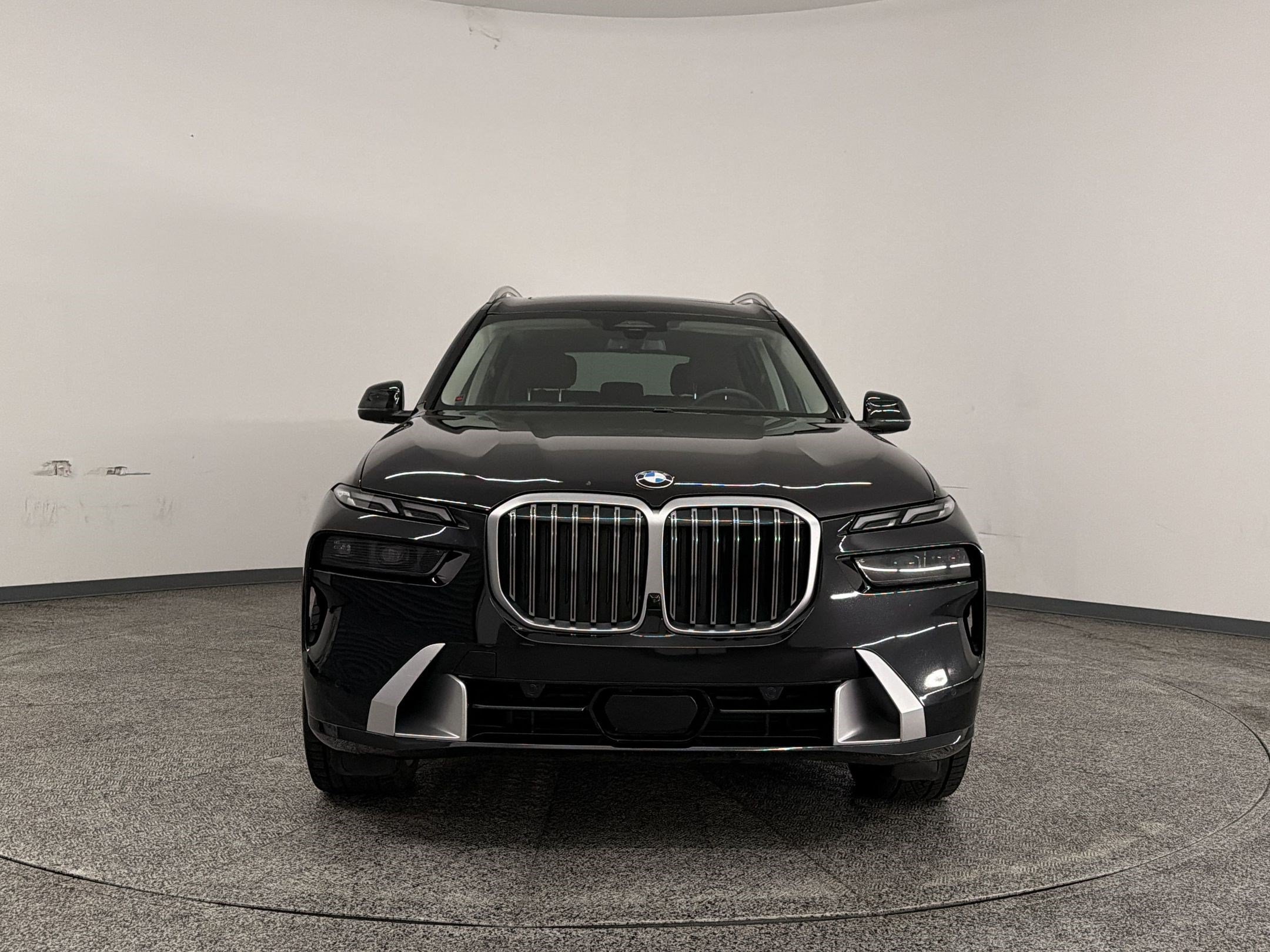 Used 2023 BMW X7 xDrive40i w/ Premium Package AWD/4WD image 5