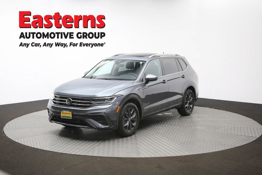 Used 2022 Volkswagen Tiguan SE w/ Panoramic Sunroof Package image 56
