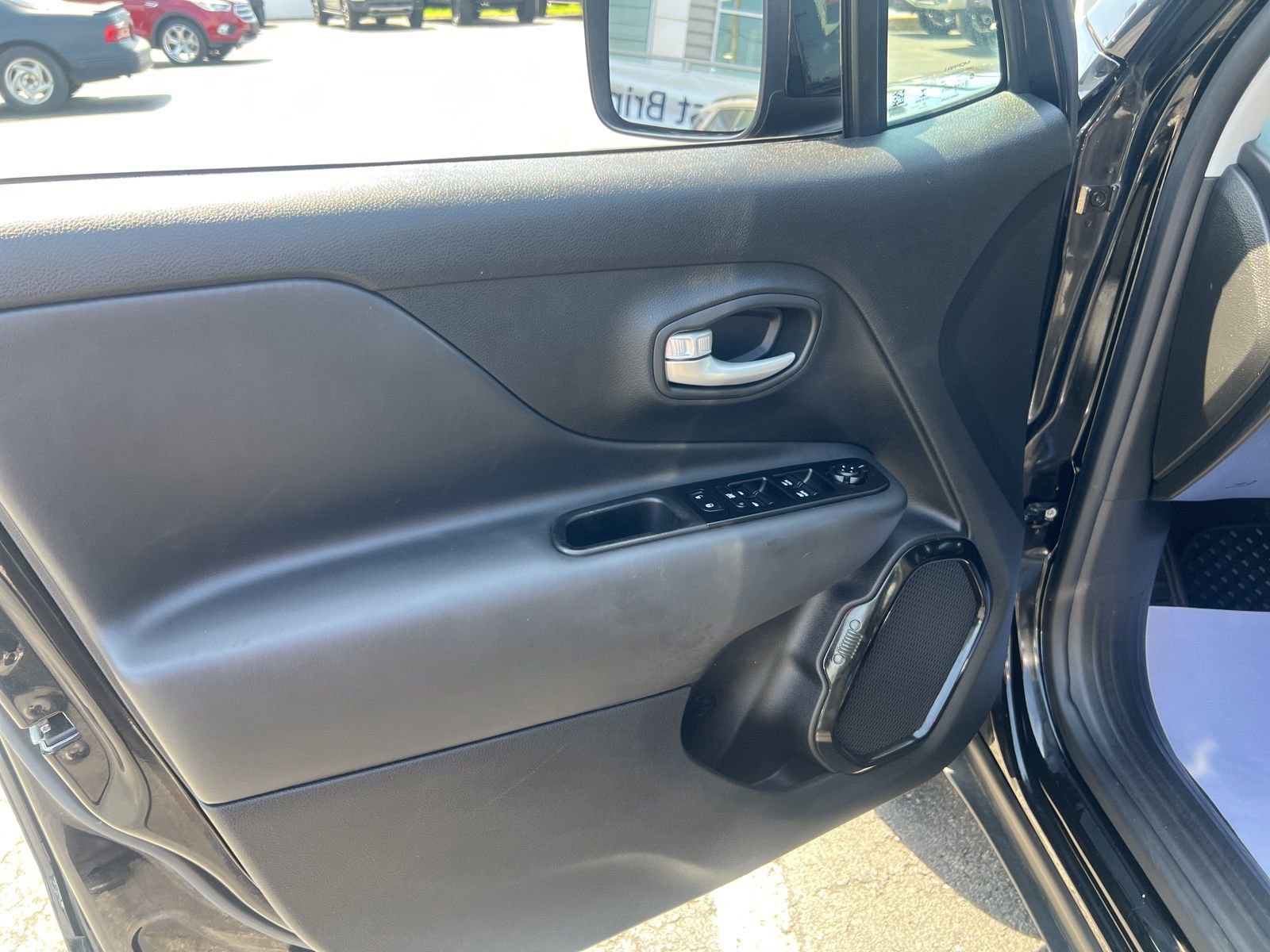 Used 2023 Jeep Renegade Altitude AWD/4WD image 24