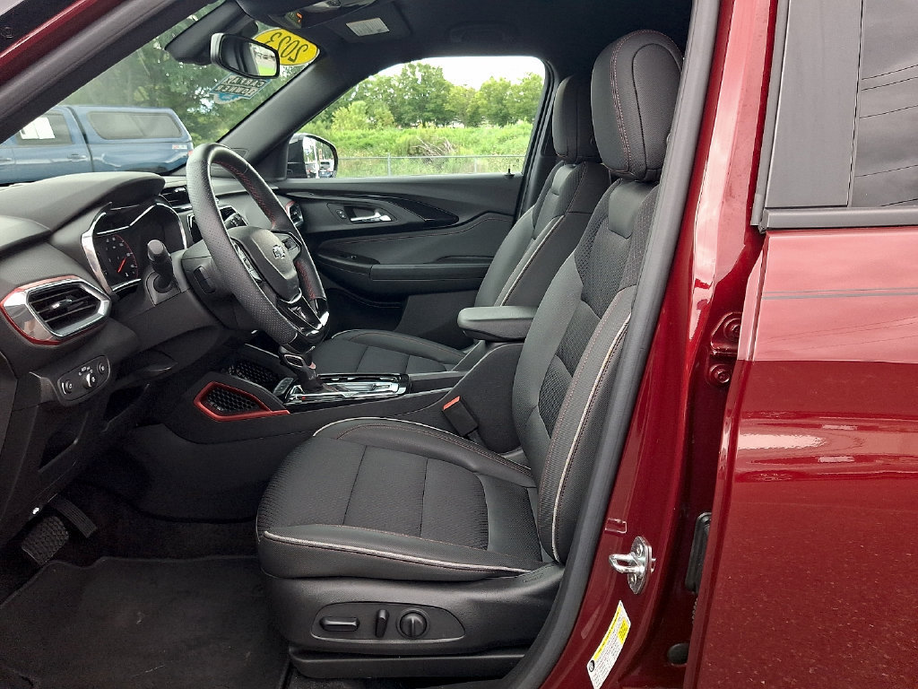 Used 2023 Chevrolet TrailBlazer RS w/ Convenience Package AWD/4WD image 15