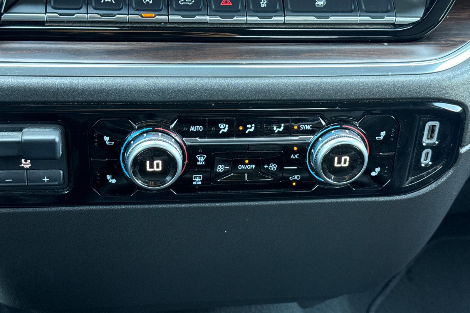 Used 2025 GMC Sierra 1500 SLT image 26