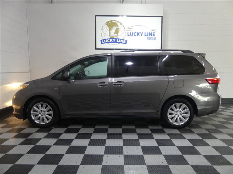 Used 2017 Toyota Sienna XLE Premium AWD/4WD image 7