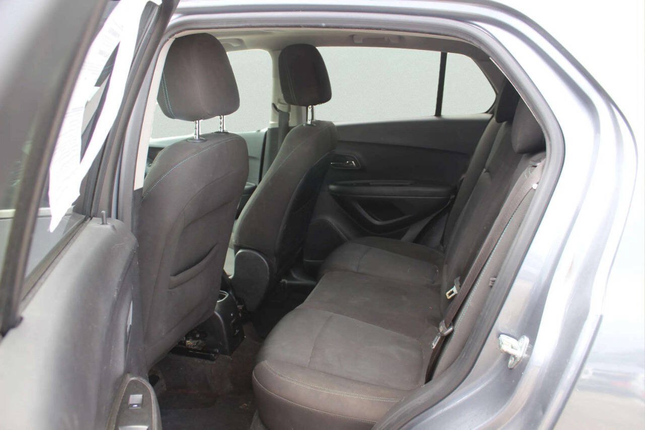 Used 2015 Chevrolet Trax LT w/ LT Sun and Sound Package FWD image 6