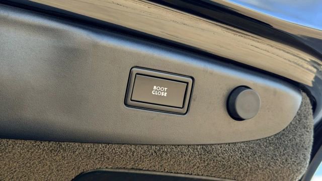 Used 2016 Bentley Flying Spur V8 image 25