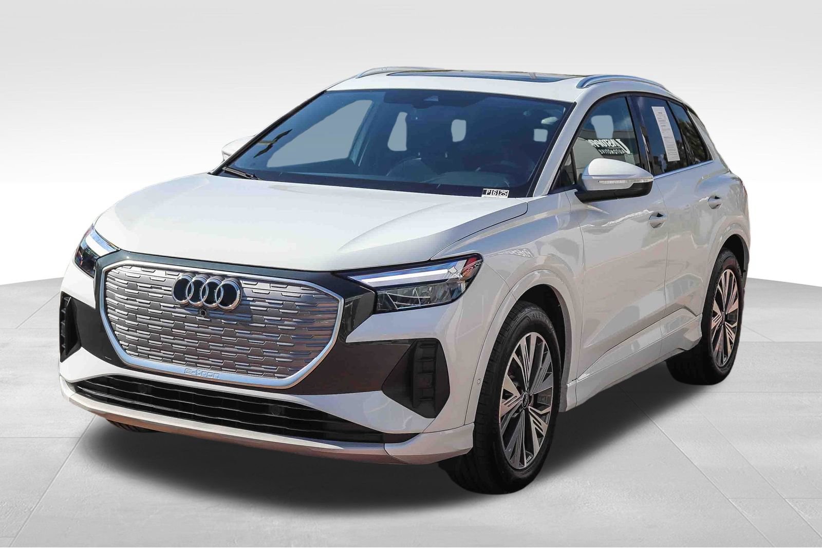 Used 2023 Audi Q4 e-tron Premium Plus RWD image 3