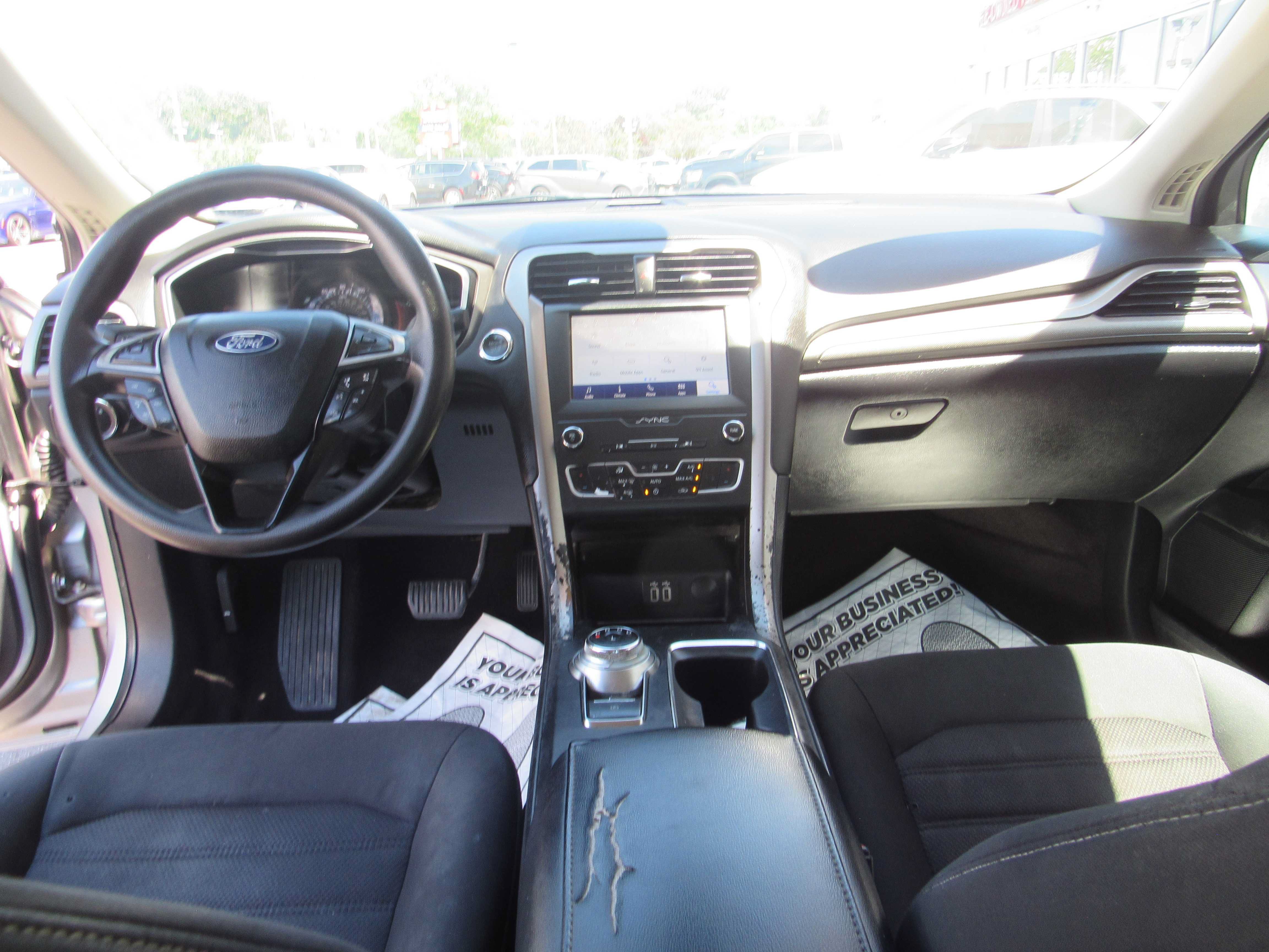 Used 2020 Ford Fusion SE FWD image 18