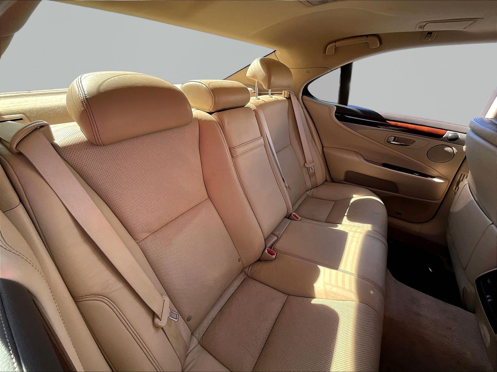 Used 2013 Lexus LS 460 AWD w/ Comfort Pkg image 25