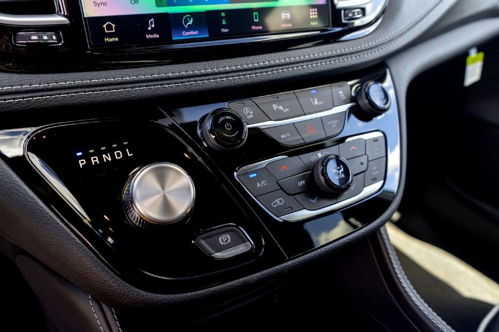 New 2026 Chrysler Pacifica Limited FWD image 16