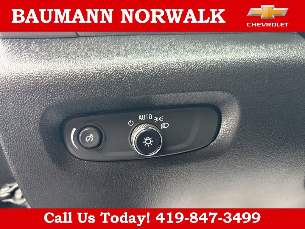 Used 2023 Chevrolet Traverse LT image 17