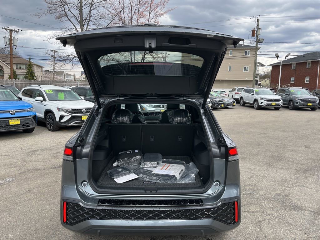 New 2026 Volkswagen Tiguan SE R-Line image 8