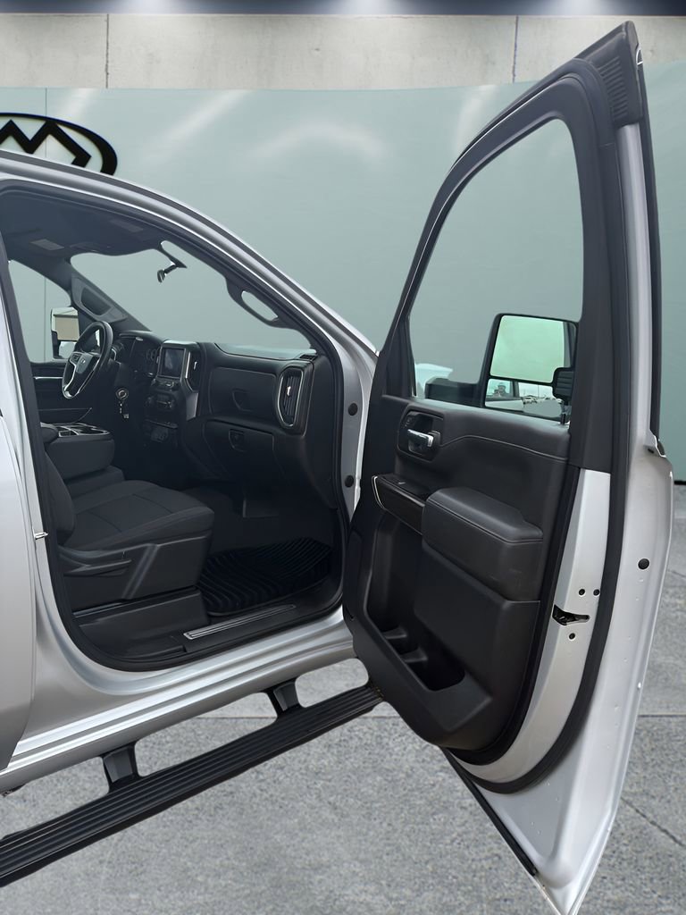 Used 2022 Chevrolet Silverado 3500 LT AWD/4WD image 16