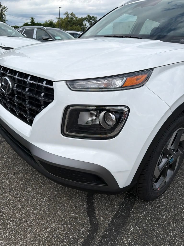 New 2026 Hyundai Venue SEL FWD image 9