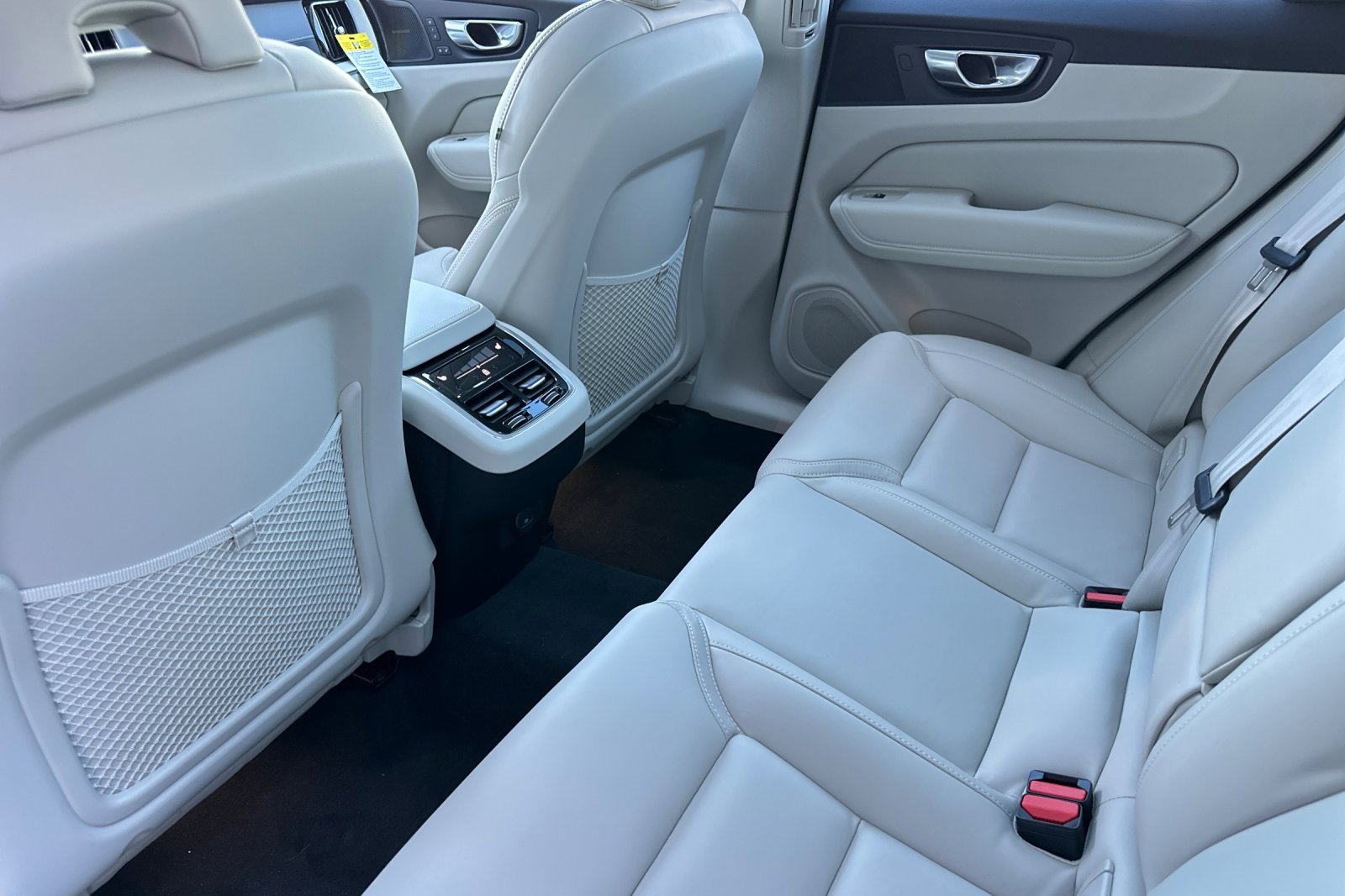 New 2026 Volvo XC60 B5 Ultra w/ Protection Package Premier image 12
