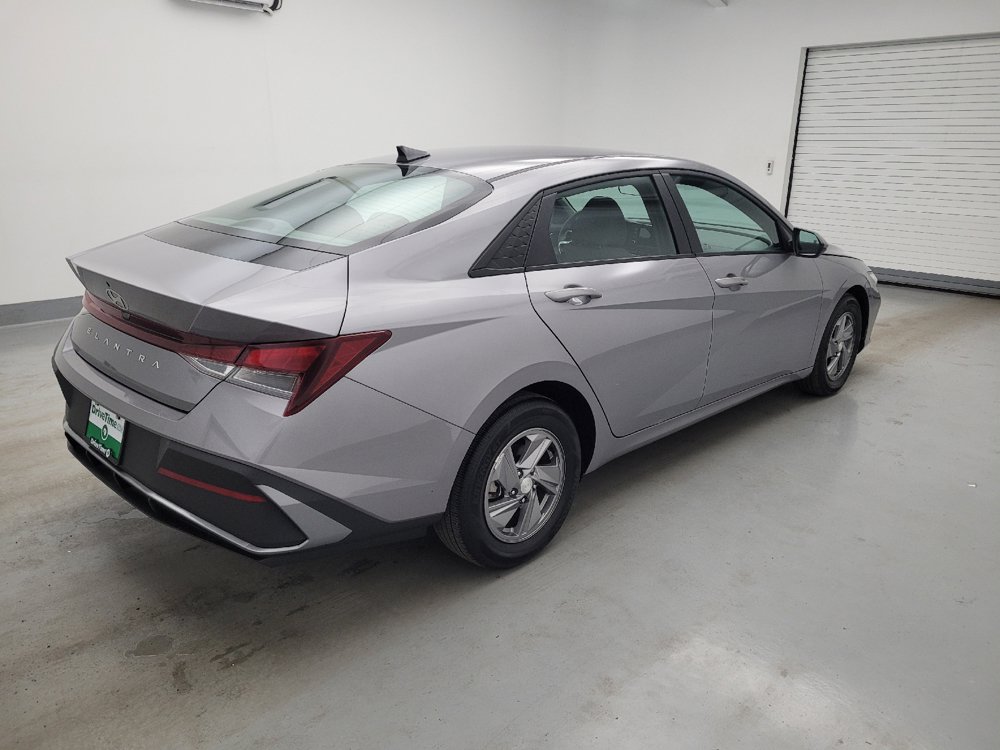 Used 2025 Hyundai Elantra SE FWD image 10