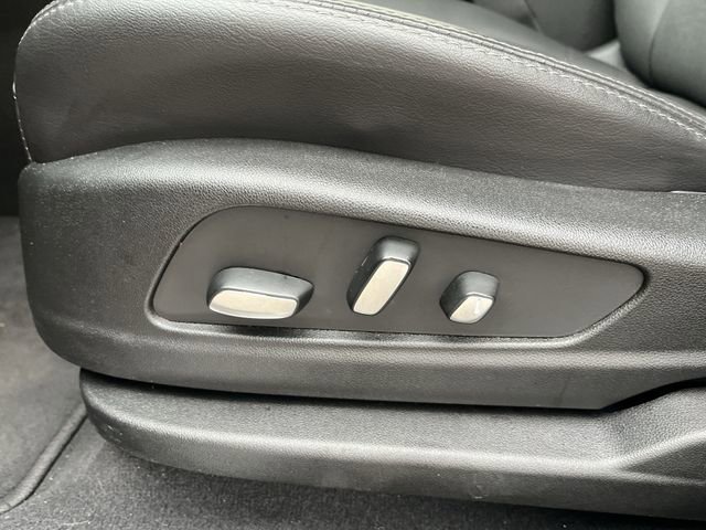 Used 2025 Cadillac XT5 Premium Luxury FWD image 16