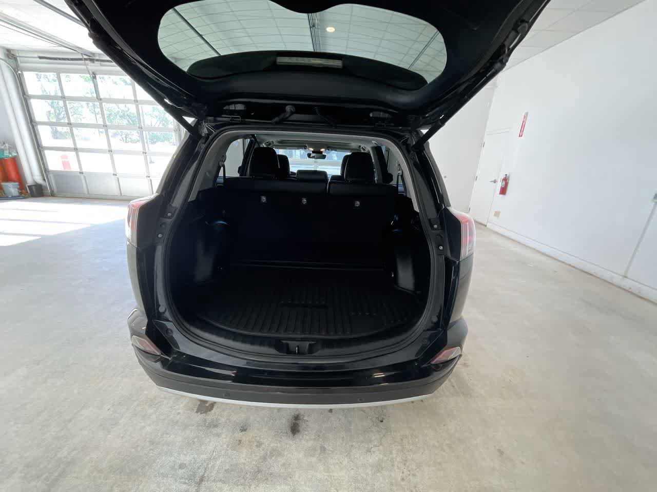 Used 2018 Toyota RAV4 Limited AWD/4WD image 24
