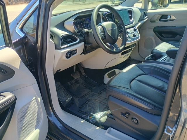 Used 2022 Chrysler Pacifica Touring-L image 22