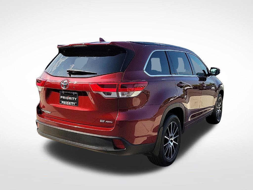 Used 2017 Toyota Highlander SE AWD/4WD image 4