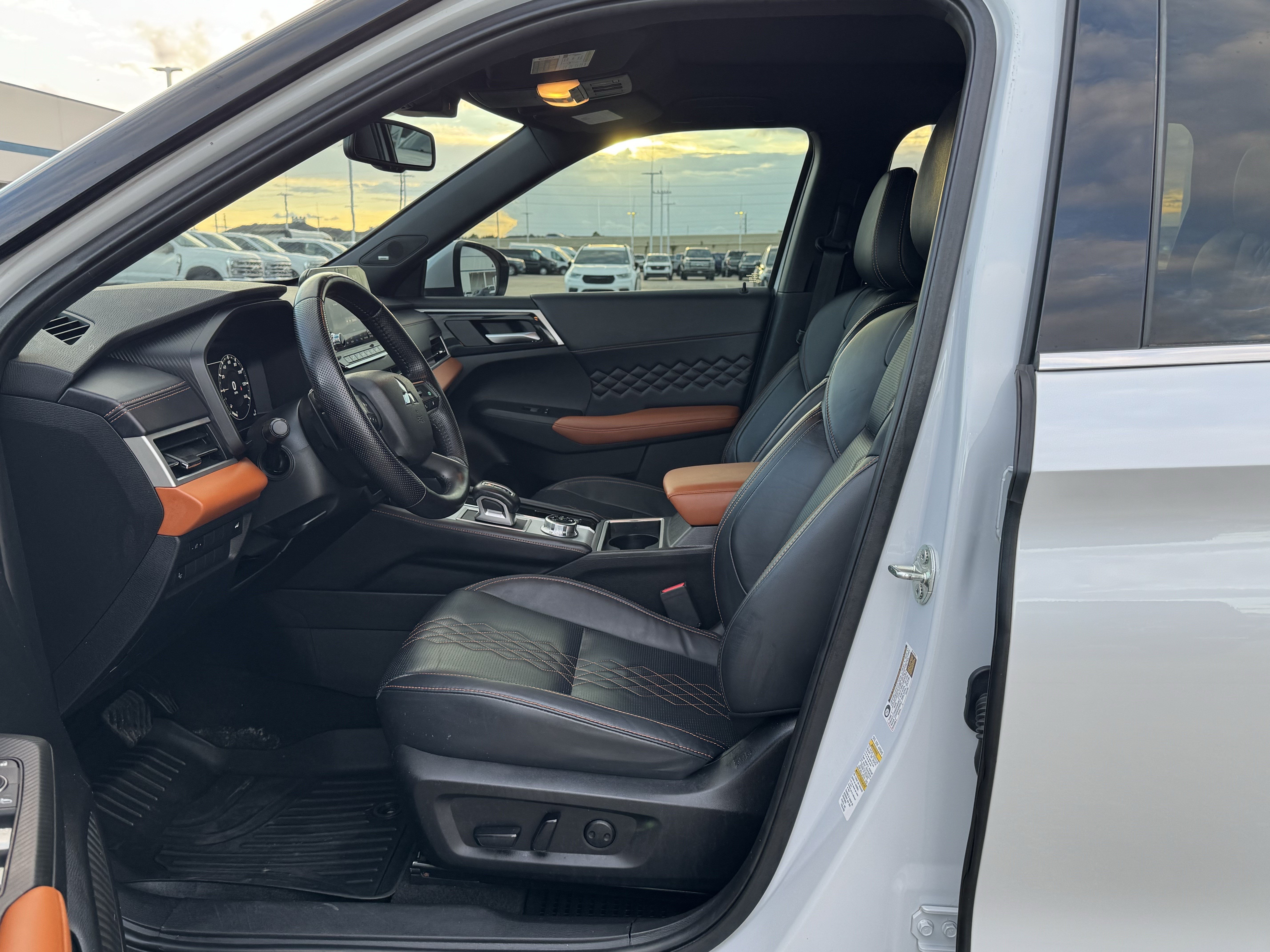 Used 2024 Mitsubishi Outlander SEL AWD/4WD image 17