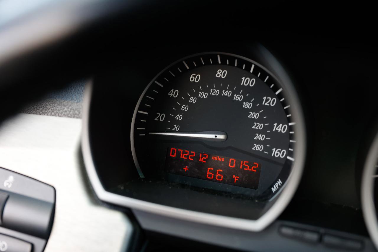 Used 2005 BMW Z4 2.5i image 40