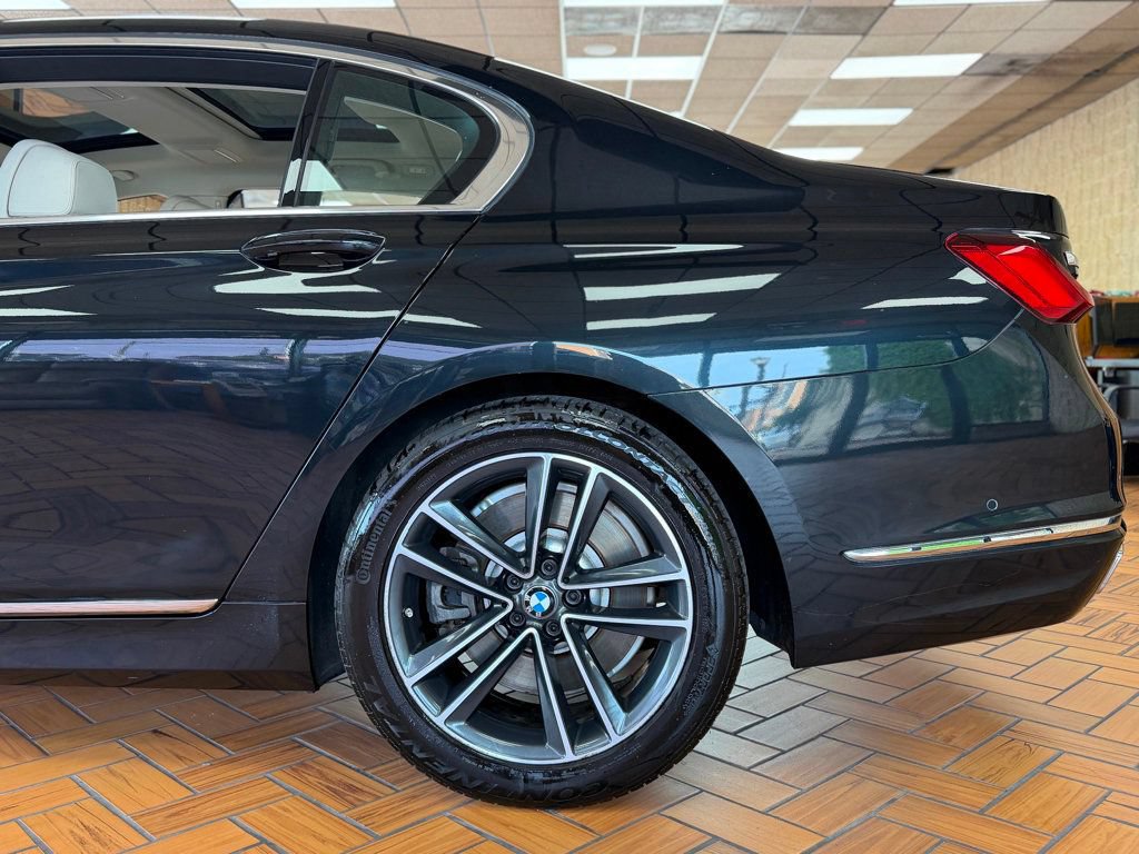 Used 2020 BMW 750i xDrive w/ Executive Package AWD/4WD image 12