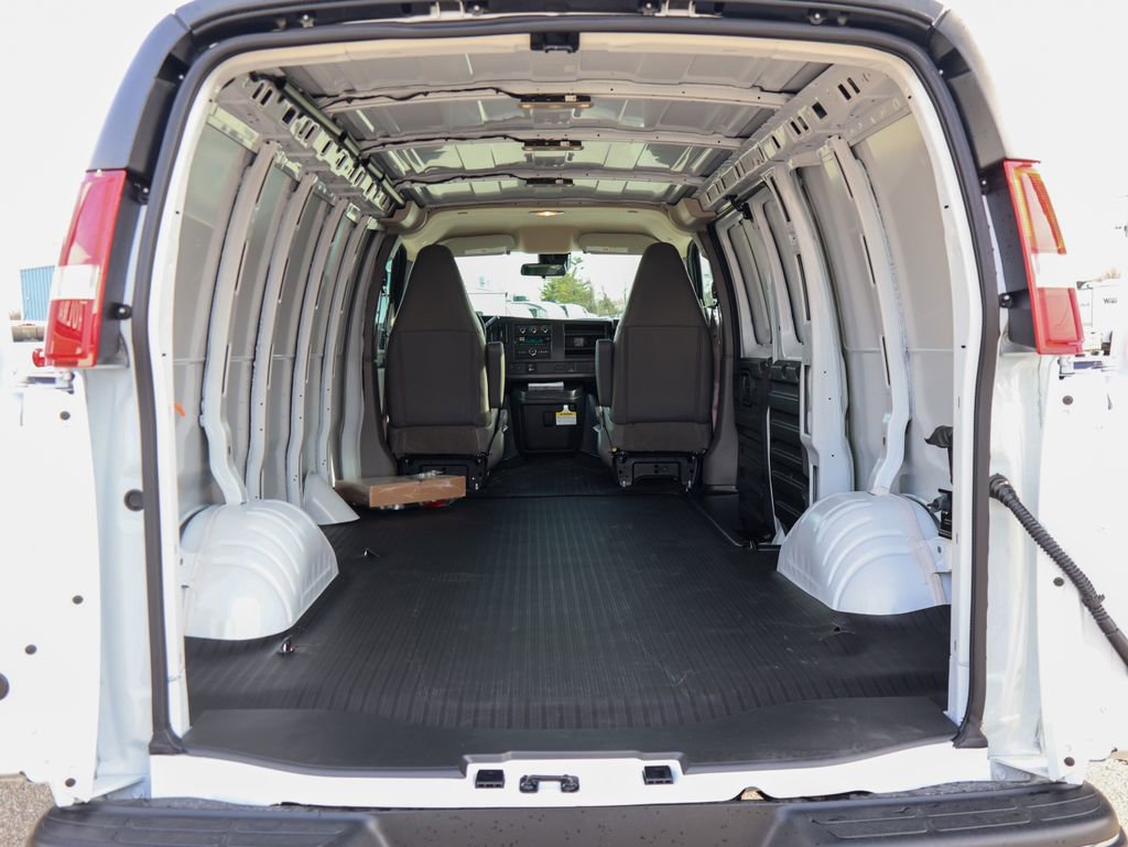 New 2026 GMC Savana 2500 w/ Driver Convenience Package image 5
