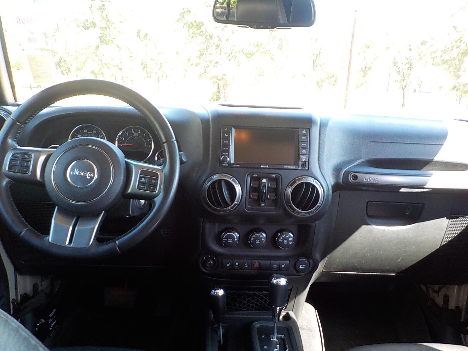 Used 2018 Jeep Wrangler Unlimited Sahara AWD/4WD image 11