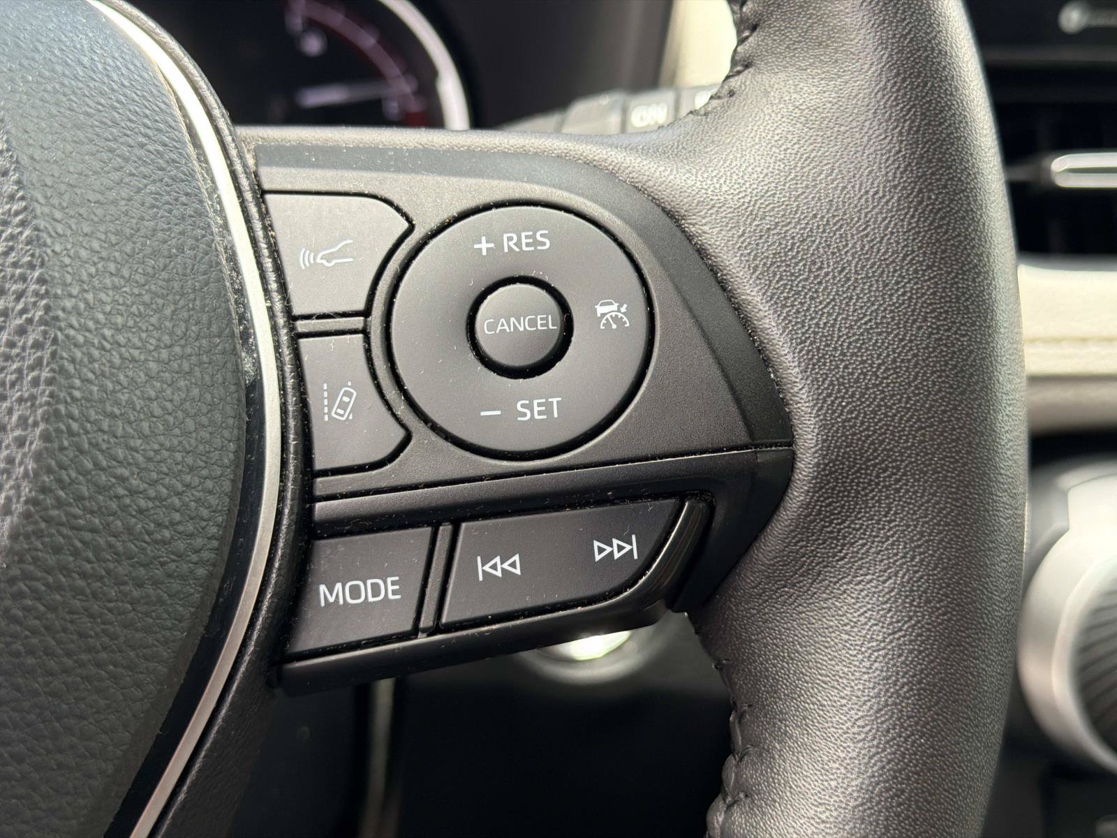 Used 2022 Toyota RAV4 Limited w/ Limited Grade Weather Package FWD image 28