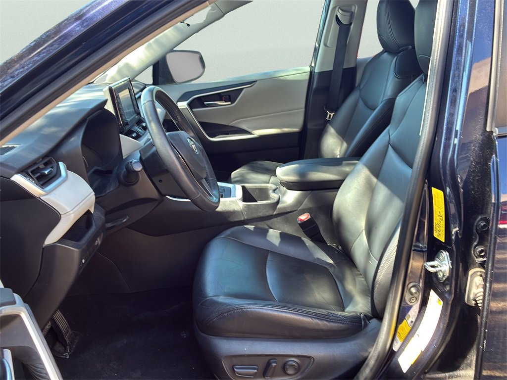Used 2022 Toyota RAV4 XLE Premium image 22