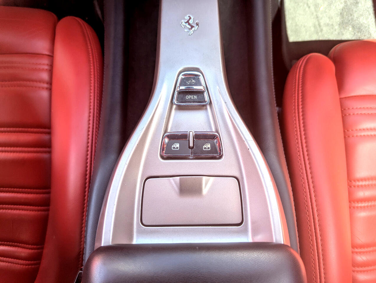 Used 2013 Ferrari California image 28