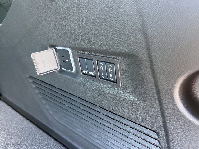 New 2026 Chevrolet Suburban High Country image 9