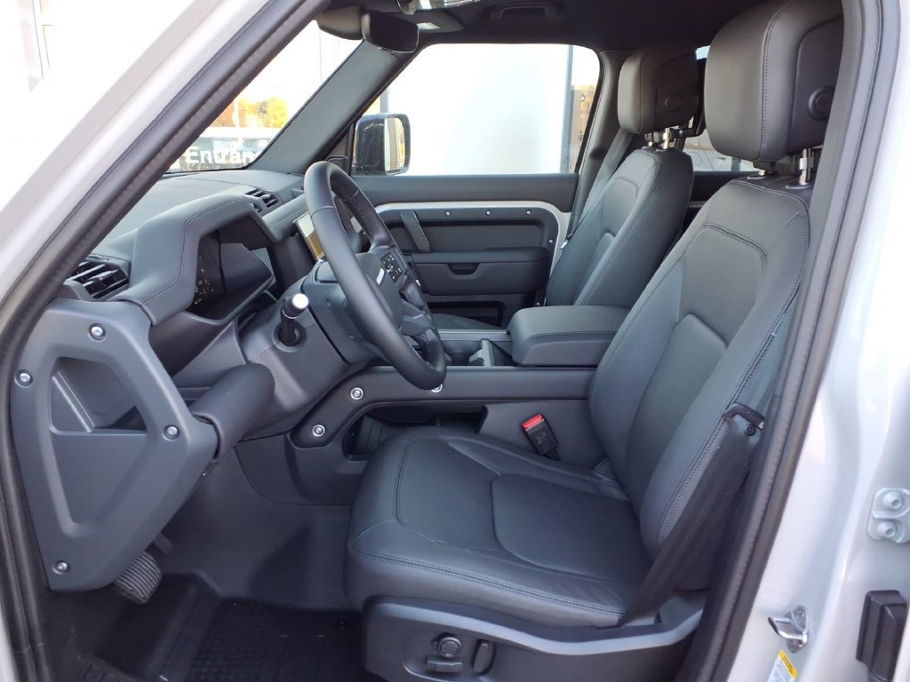 New 2026 Land Rover Defender 110 X-Dynamic SE AWD/4WD image 10