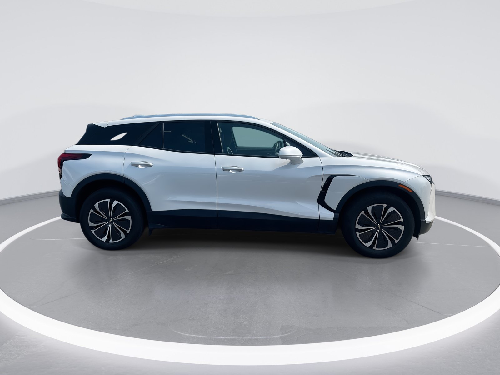Used 2024 Chevrolet Blazer EV LT AWD/4WD image 10