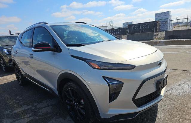 Used 2023 Chevrolet Bolt EUV Premier w/ Sun & Sound Package image 2