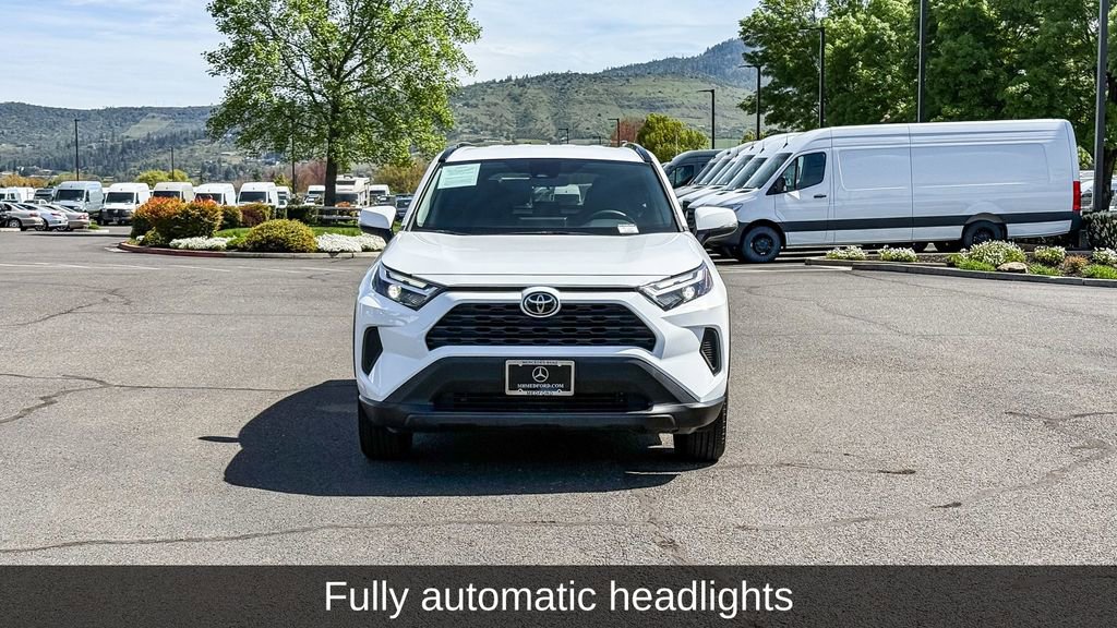 Used 2025 Toyota RAV4 XLE AWD/4WD image 4