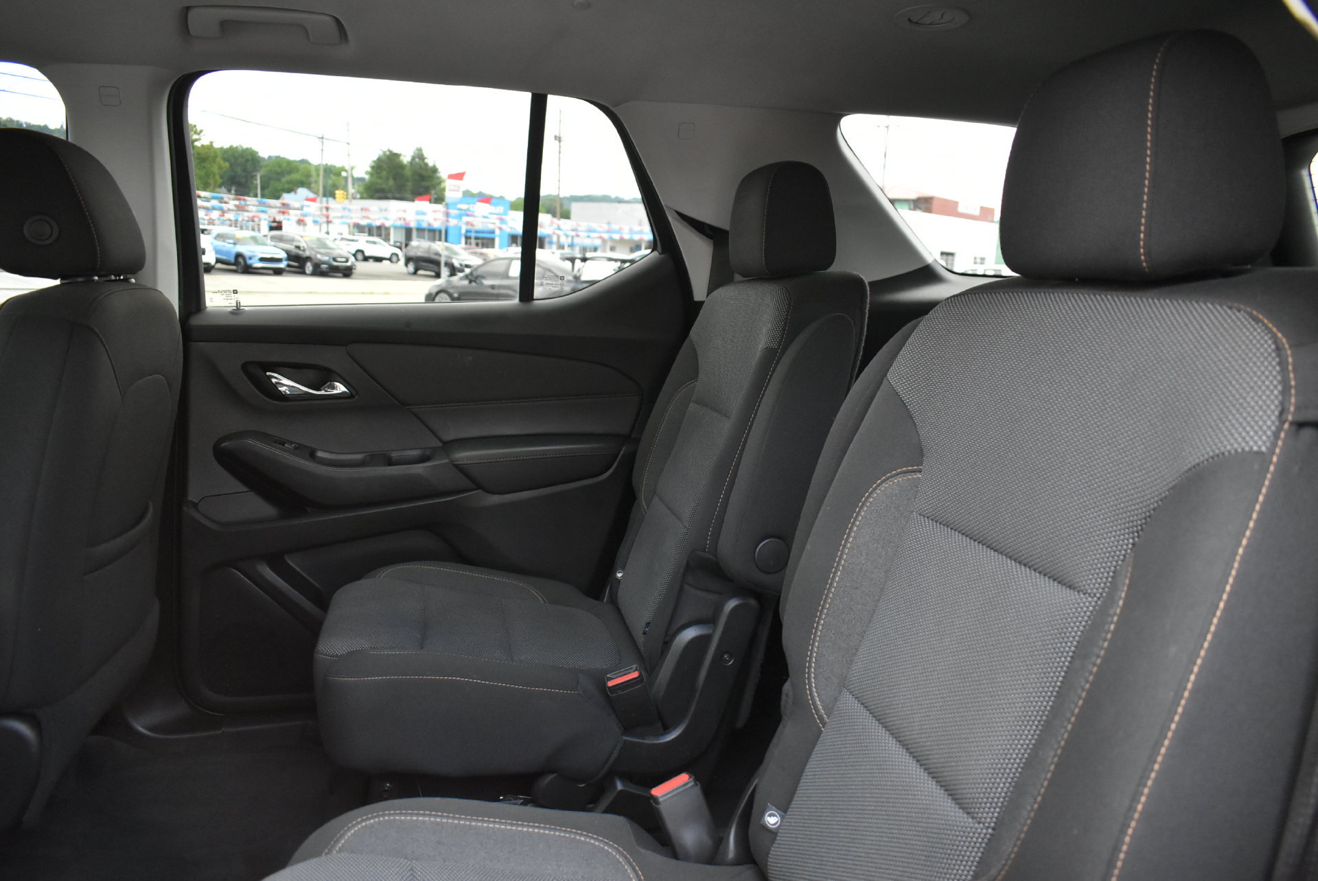 Used 2021 Chevrolet Traverse LT FWD image 16